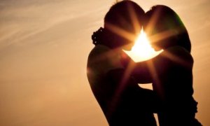 GenericLoversKissingShotInSunset